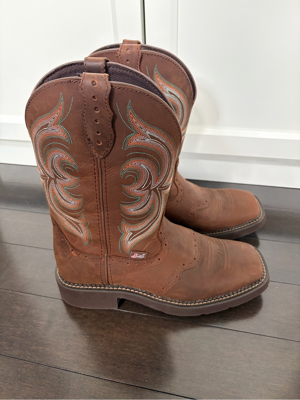 Women’s Brown Western Cowboy Boots with Embroidered Shaft